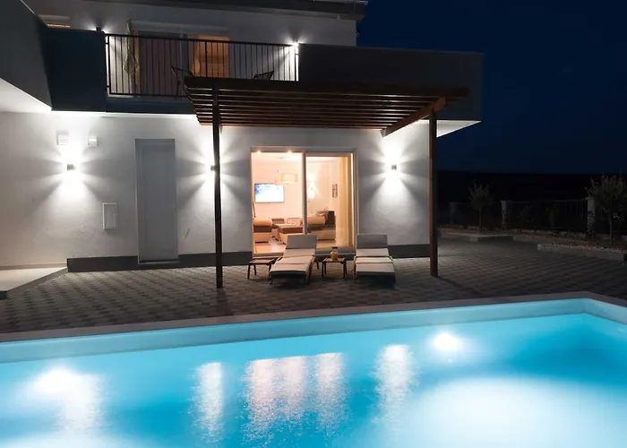 Deluxe Four Bedroom With Sea View And Private Pool 5 וילה Debeljak