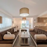 Deluxe Four Bedroom With Sea View And Private Pool 5 * Debeljak