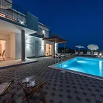 Deluxe Four Bedroom With Sea View And Private Pool 5 فيلة