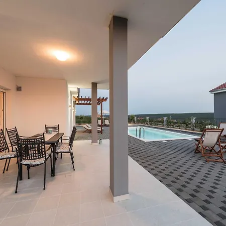 Deluxe Four Bedroom With Sea View And Private Pool 5 *