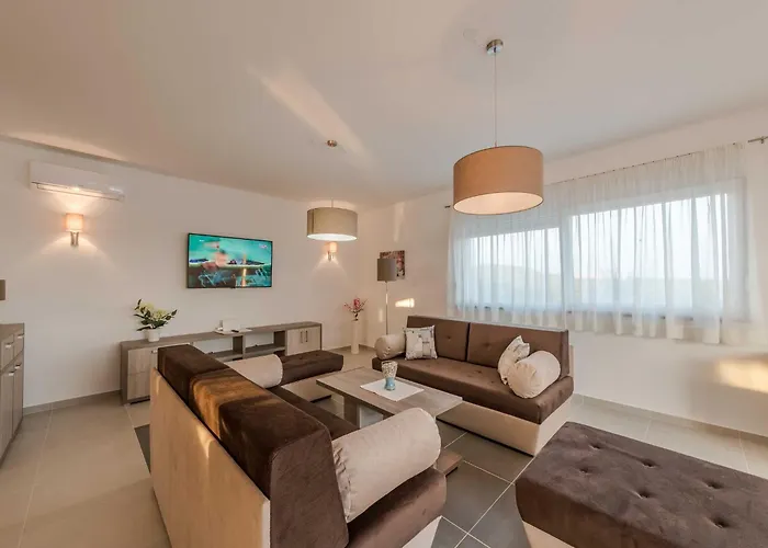 Вилла Deluxe Four Bedroom With Sea View And Private Pool 5