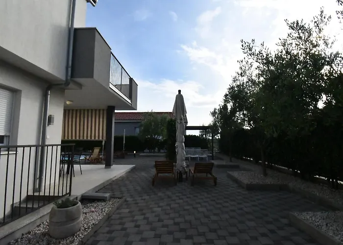 Deluxe Four Bedroom With Sea View And Private Pool 5 *