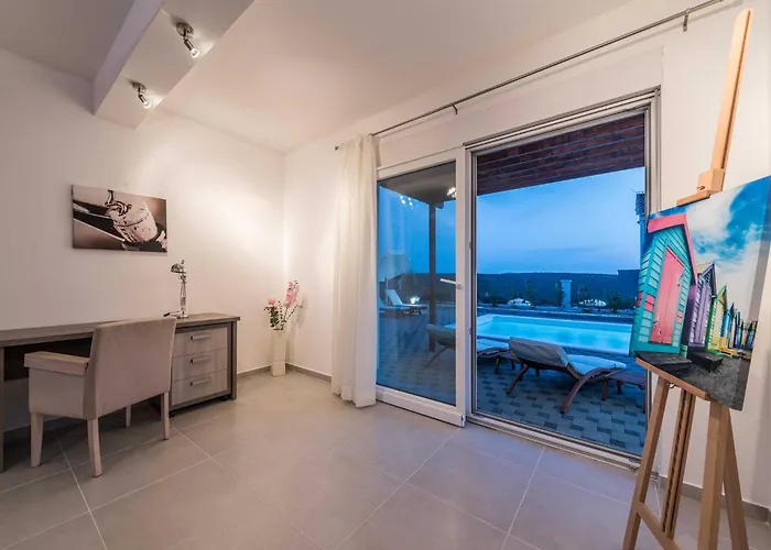 Deluxe Four Bedroom With Sea View And Private Pool 5 *