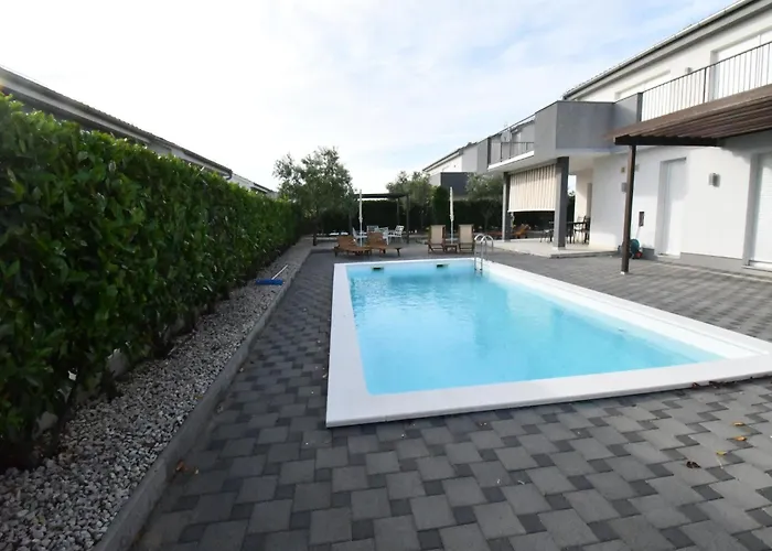 Вилла Deluxe Four Bedroom With Sea View And Private Pool 5