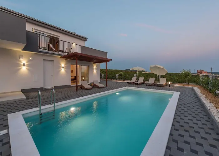 Deluxe Four Bedroom With Sea View And Private Pool 5 *