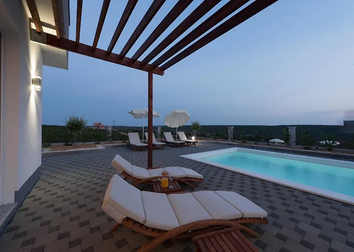 Deluxe Four Bedroom With Sea View And Private Pool 5 Вилла